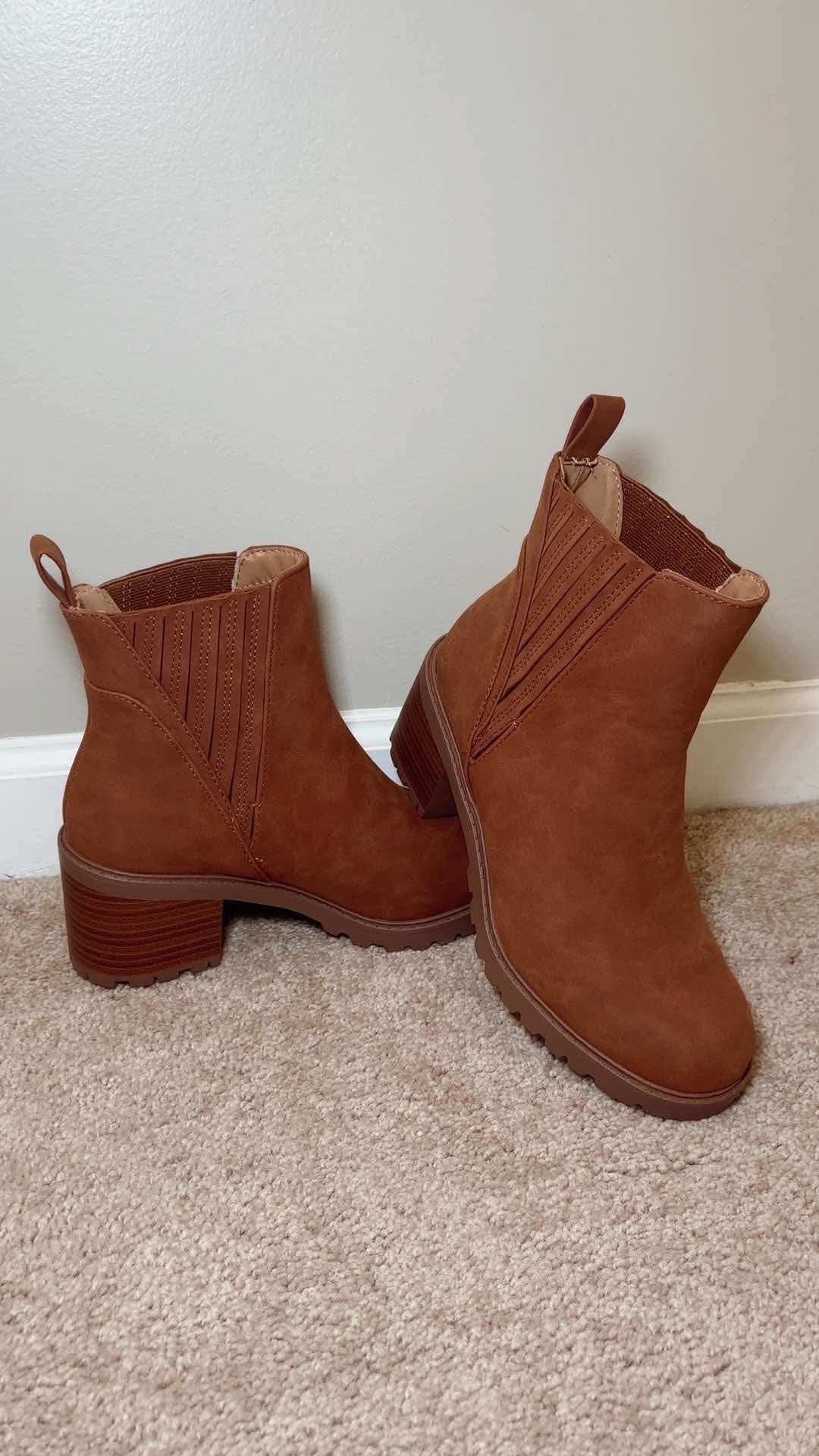CHUNKY BLOCK HEEL PULL ON ANKLE BOOTIES