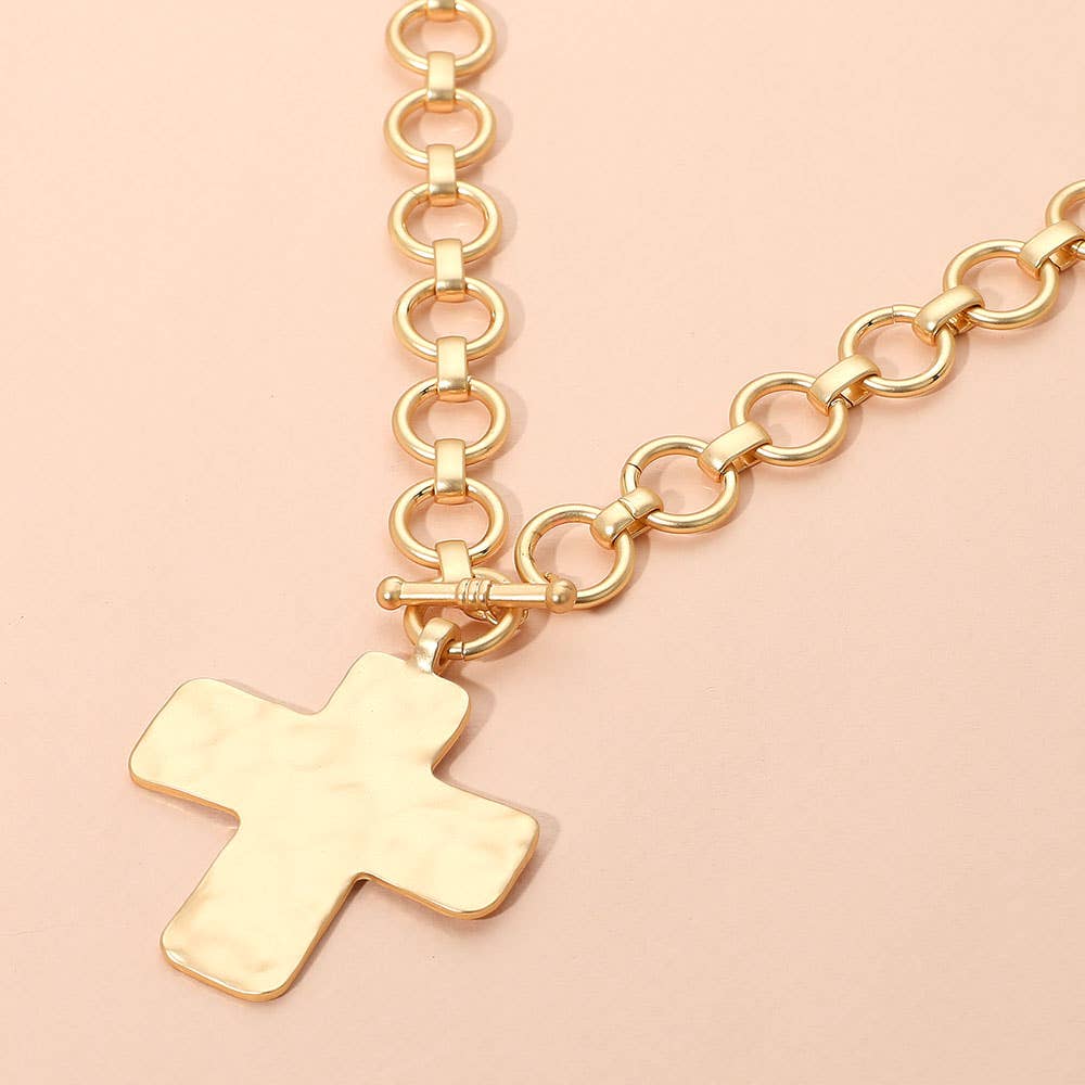 Hammered Matte Metal Cross Pendant Chunky Chain Toggle Necklace